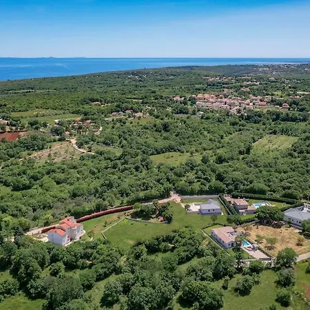 Acorn By Istrialux Villa