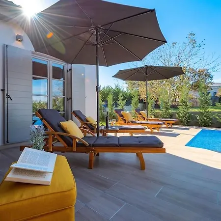 Acorn By Istrialux Mali Vareški